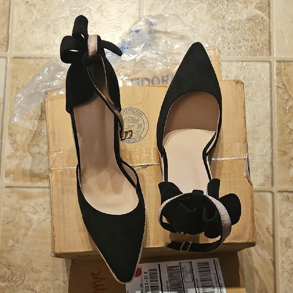 Chic Black Women's Heels with Bow Detail